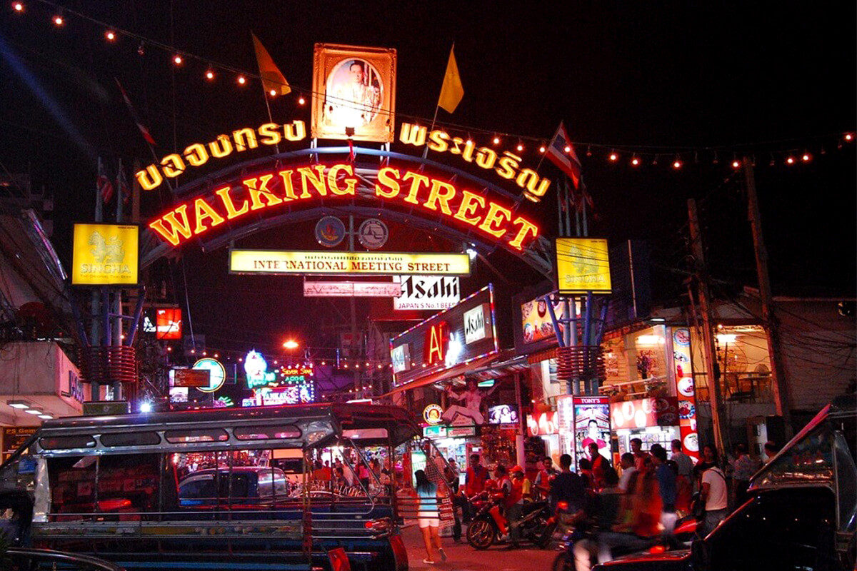 Khu phố đèn đỏ vui nhộn Walking Street